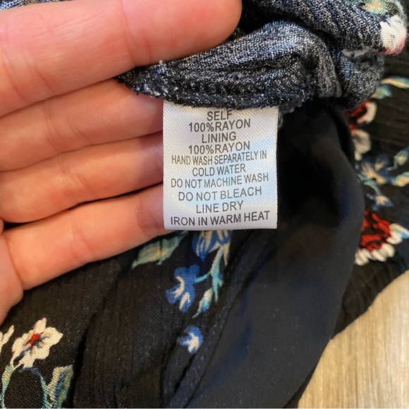 American Threads Low Cut Flowy Floral Dress - Size Small - Picture 13 of 16